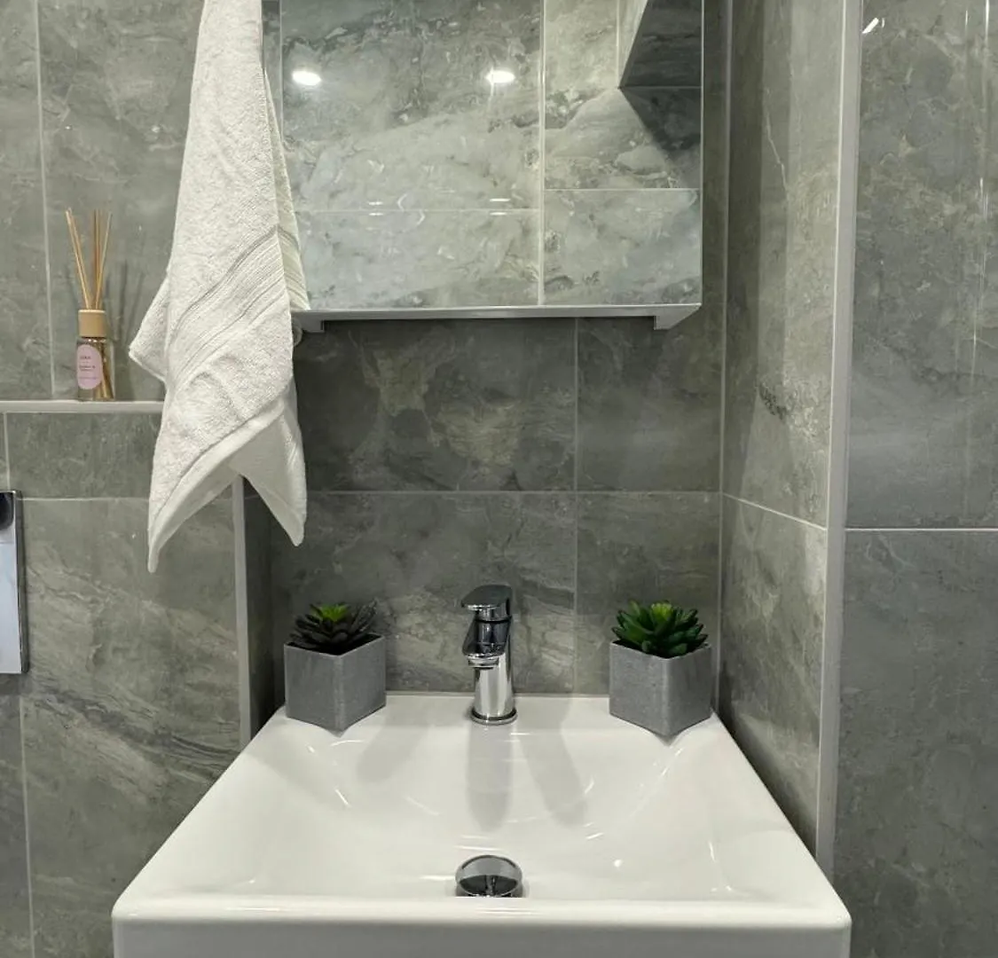 Single Room In Greater London Homestay